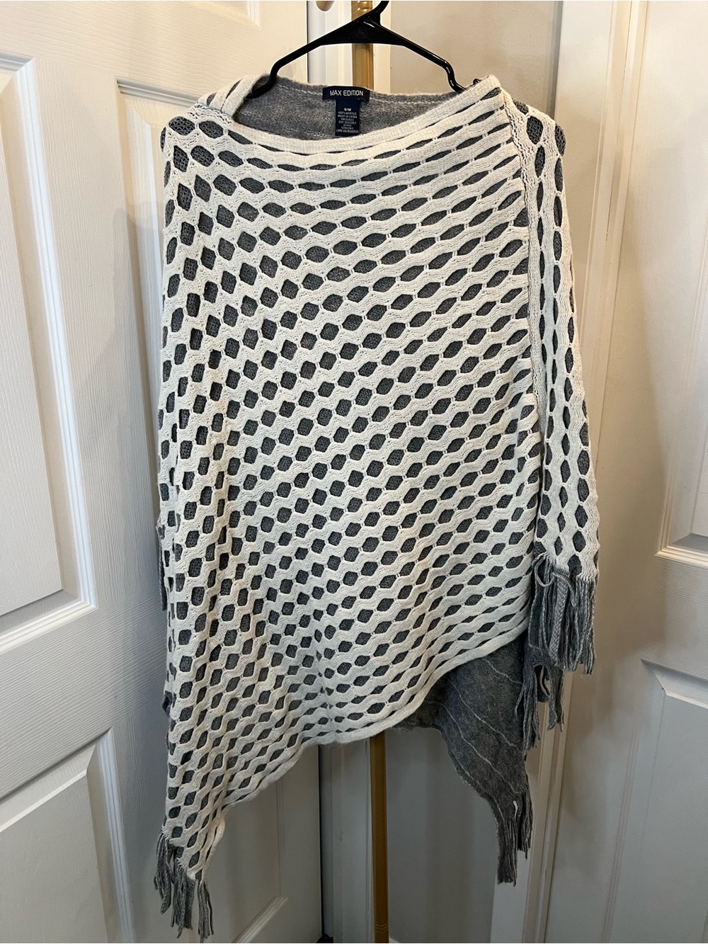Max Edition White and Gray Open Weave Fringe Asymmetrical Skirt